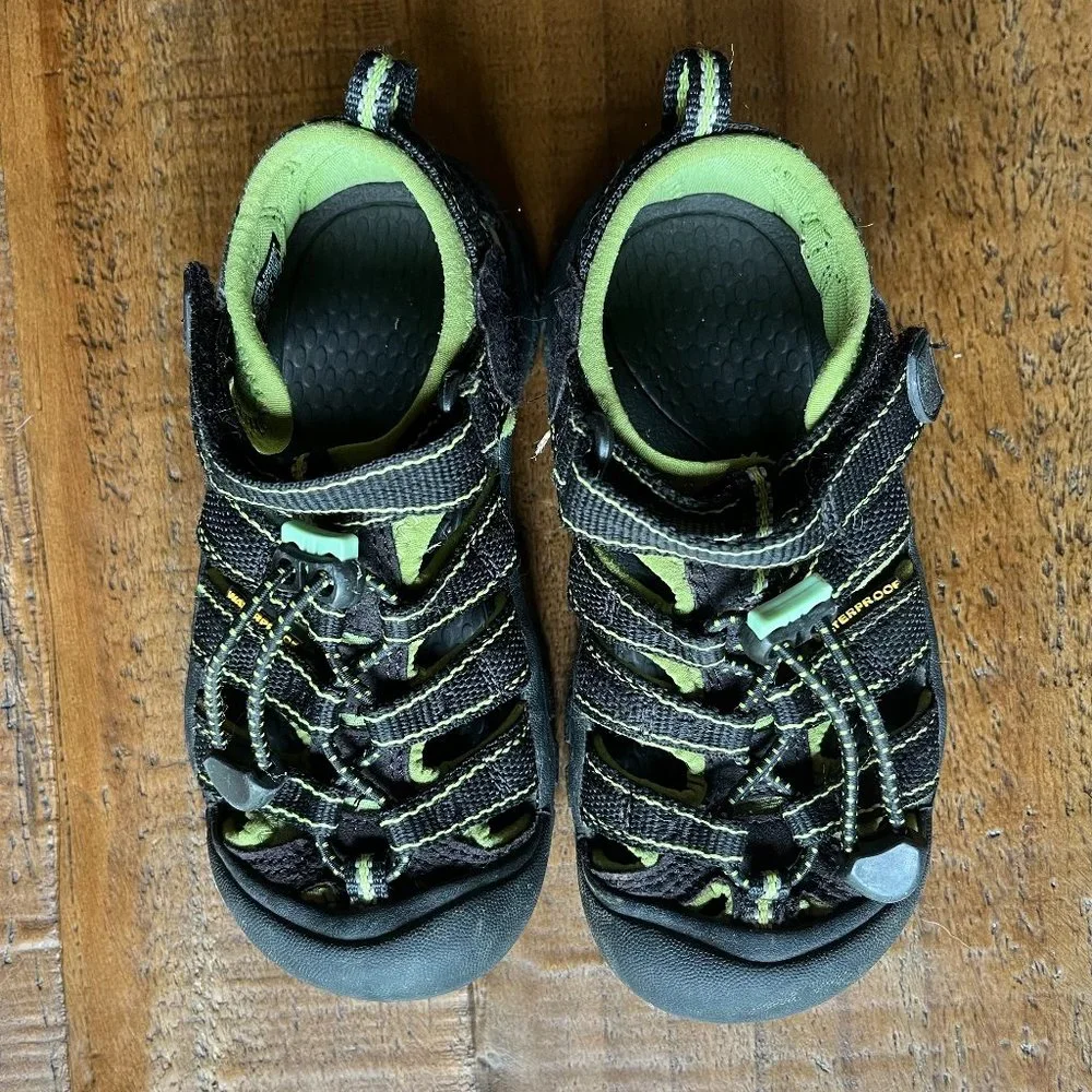 Keen Kids Black and Green Shoes